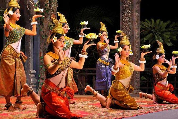 Siem Reap: Amazing Apsara Dance Show with Dinner &Hotel Transfers