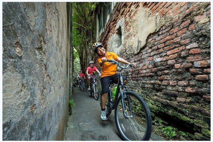 Excursão de bicicleta do passado e do presente de Bangkok