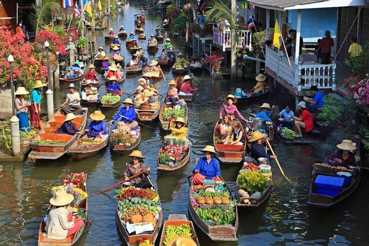 Mercado Flutuante com o Templo Wat Bang Kung e o Mercado Ferroviário