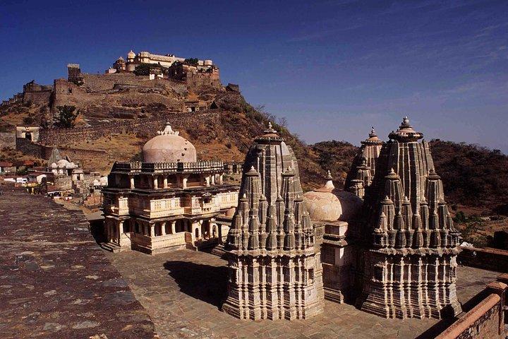 Kumbhalgarh Fortによるジャイプールからウダイプールへのプライベート送迎