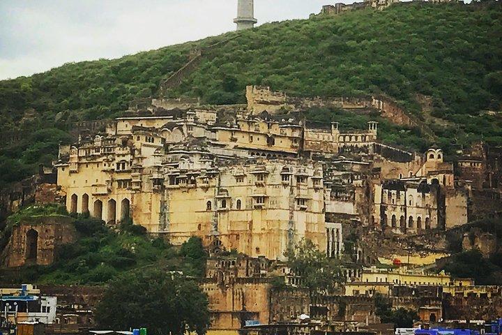 Tour privato di un giorno al Forte Bundi da Jaipur con pranzo (opzionale)