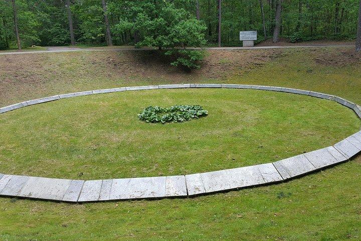 ビリニュスの日帰りツアー：パナリア・ホロコースト公園、トラカイ城、Rumsiskes博物館