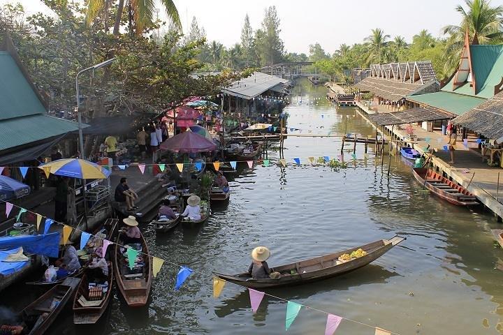 De Bangkok: Thaka Floating Market