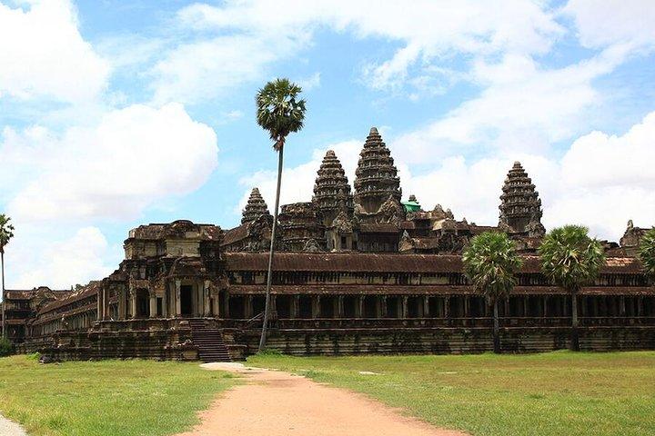 2-Day Angkor Wat, Koh Ker & Beng Mealea Tour