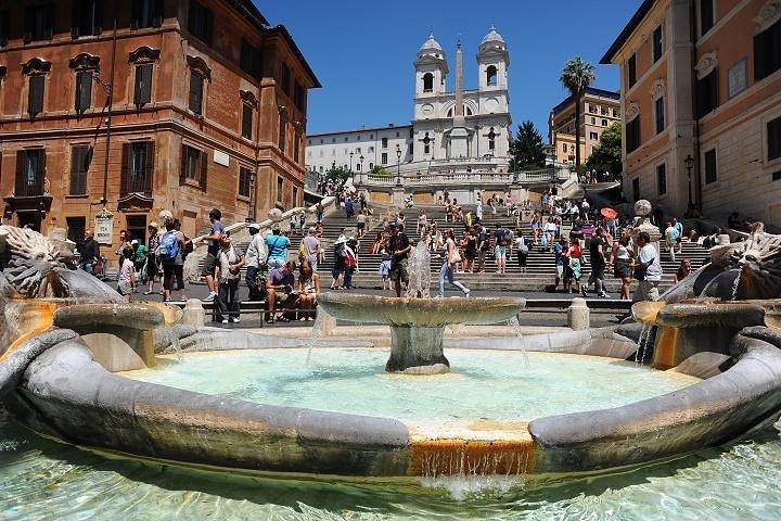 Rome: Discover the famous Fountains and Squares, Small Group Tour