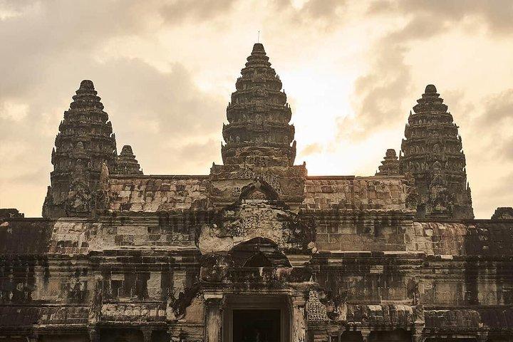 Angkor Wat Small Circuit Tour with Sunrise