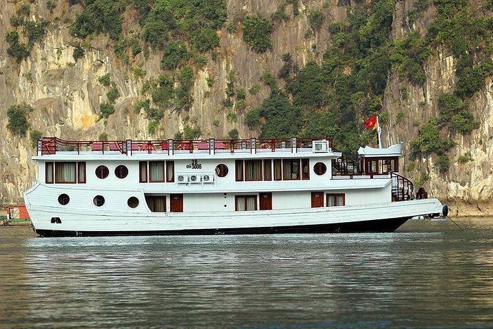 2-tägige Dschunkenboots-Tour mit Oriental Sails in die Halong-Bucht von Hanoi