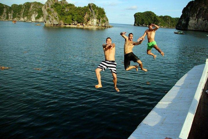 3-Day Ha Long Bay - Lan Ha Bay - Cat Ba Island Tour with Cruise and Kayaking
