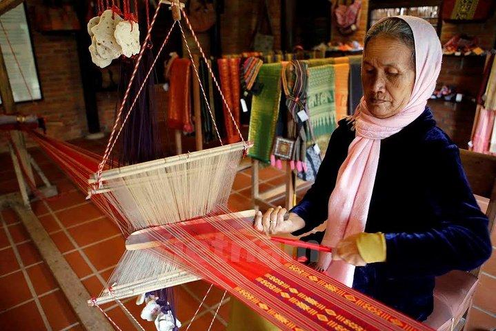 Cu DaとVan Phuc Village：ハノイからのプライベートツアー