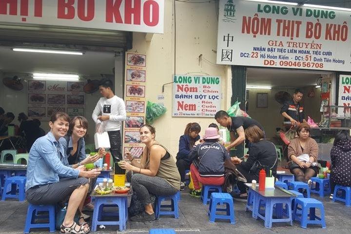 Tour de comida callejera de Hanoi con delicias locales
