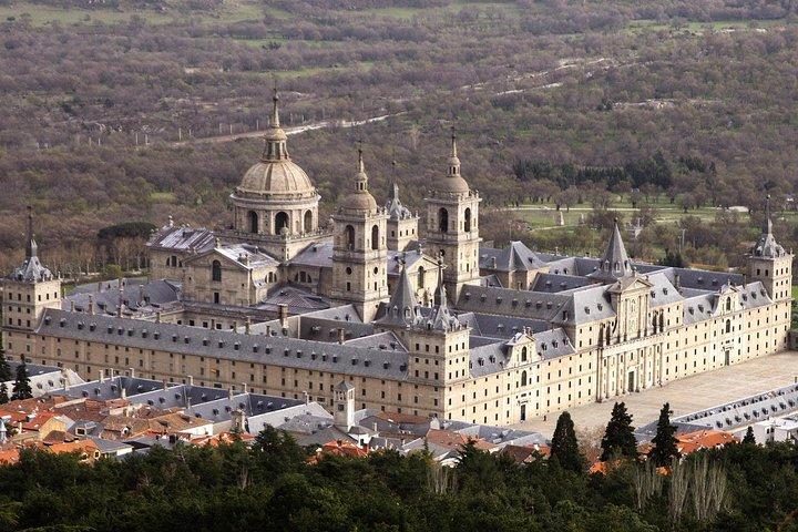 Tour privado de día completo por Madrid + Escorial y Valle de los Caídos