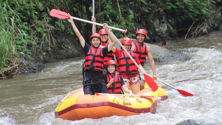 Äventyrsfärd med forsränning med oss! Och Ubud Tours