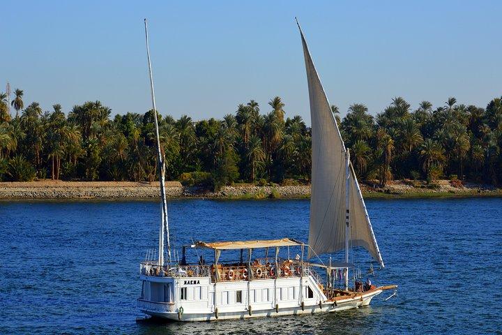 Dahabiya Nile Cruise de Aswan para Luxor com voo do Cairo para Aswan