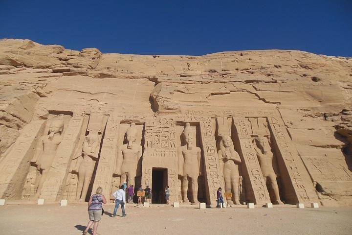 Tour privato: Abu Simbel in minibus da Aswan