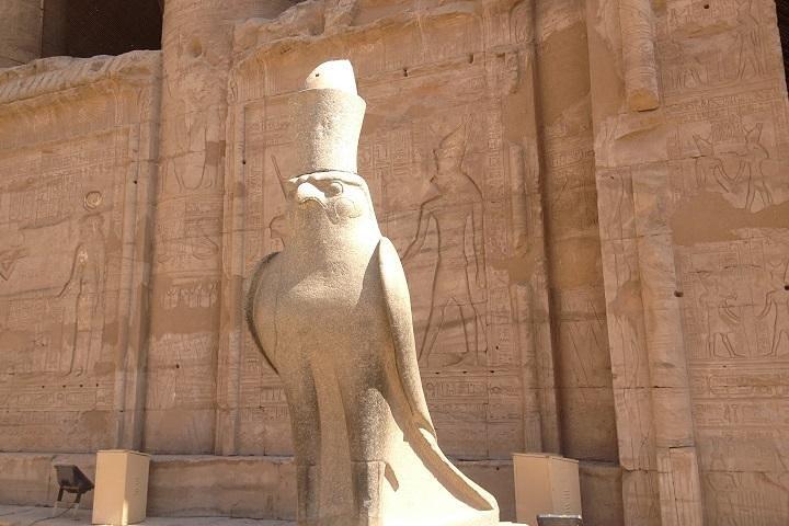 ルクソールへのプライベートツアー：アスワンからのKom OmboとEdfu Templesを含む