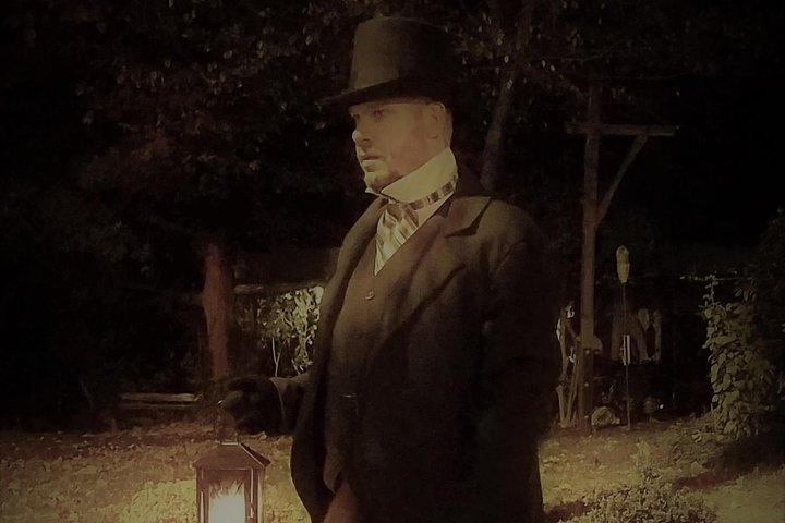 Savannah History and Haunts Candlelight Ghost Walking Tour
