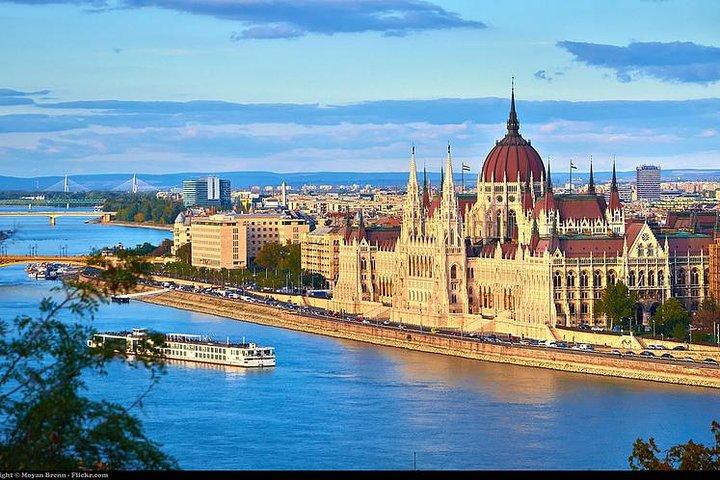 Tour privato di Budapest: Royal Castle, Heroes Square, Chain Bridge