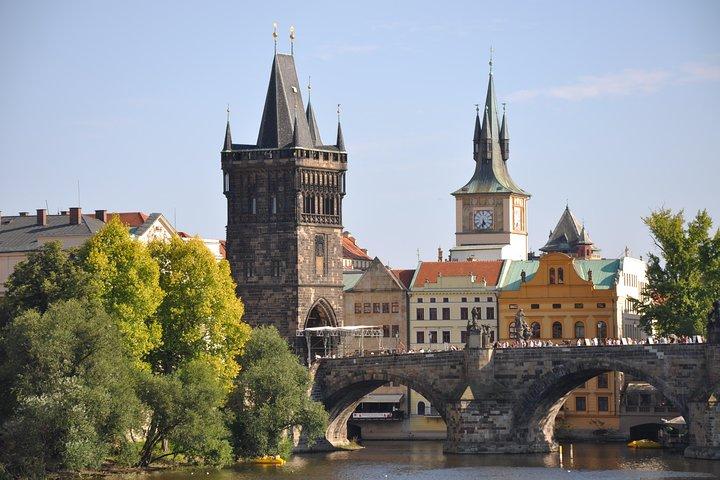 Prague Highlights Private Walking Tour: Castle & Hotel Pickup