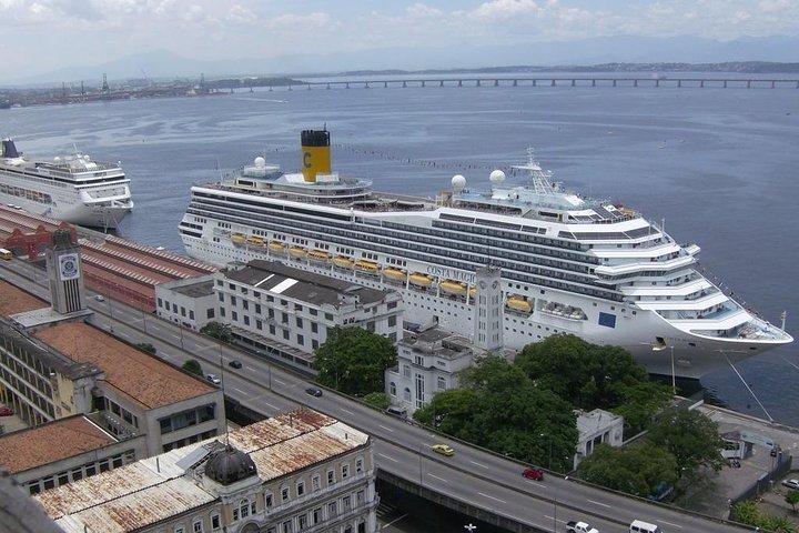 Transfer privato: dall'aeroporto al terminal crociere con giro turistico