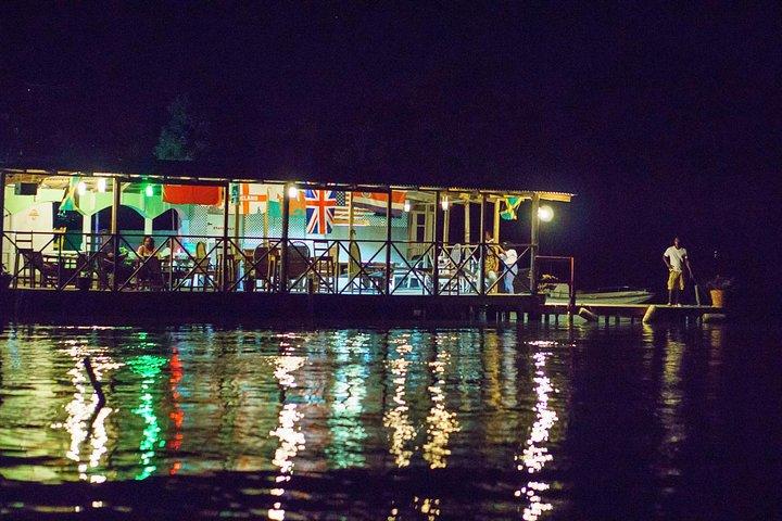 Excursão turística da lagoa luminosa em Montego Bay