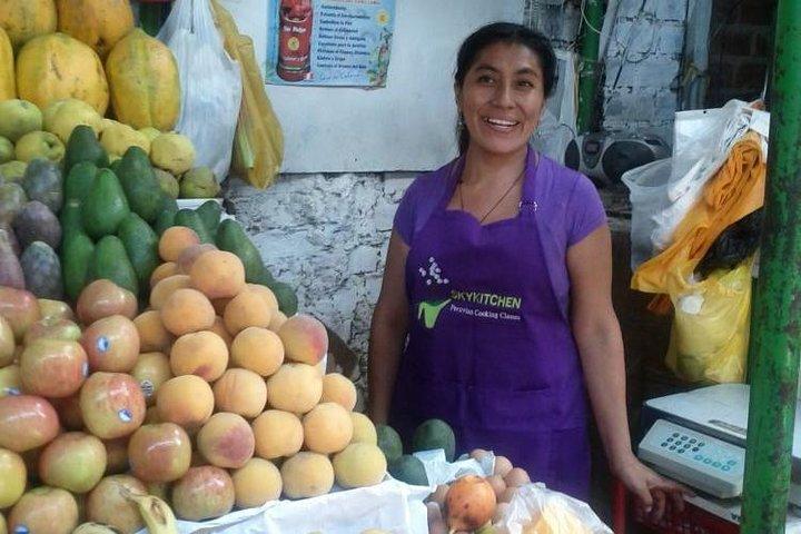 Markttour, proeverij van 35 fruit en 4-gangen Peruaanse kookcursus in Lima