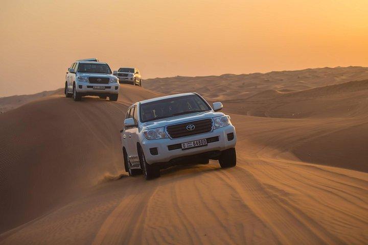1〜10人用のプライベートデザートサファリドバイ4x4車両