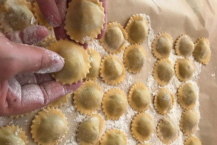 考古学者のシェフとテーブルでルネッサンス料理教室