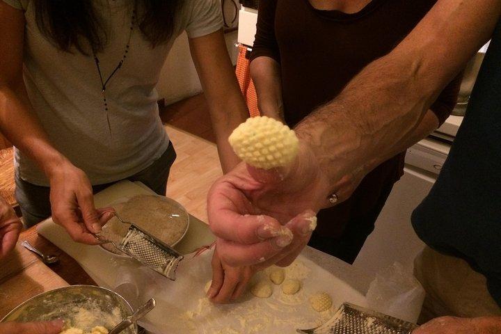 Semi-Private Gluten-Free Cooking Class in Florence with wine