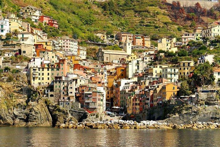Porto di Livorno ai borghi delle Cinqueterre