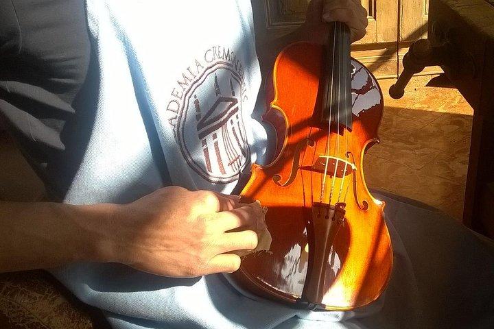 クレモナのストラディヴァリの秘密: ヴァイオリン製作学校を訪問