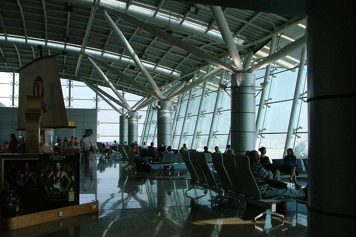 Transferencia fácil: traslado de confort en la llegada al aeropuerto de El Cairo