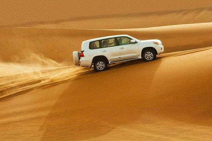 Shore Excursions of Dubai City Tour seguito da Desert Safari