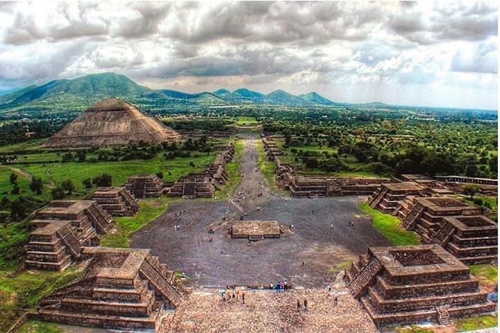 Private City Tour Mexico City -Teotihuacan - Basilica med fotograf