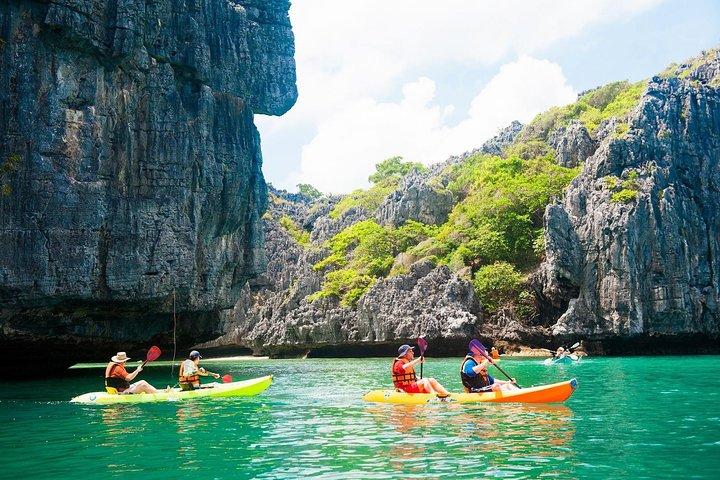 Angthong Marine Parkでブルースターズカヤックアドベンチャー