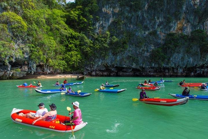 Viagem de um dia incrível à Baía de Phang Nga com caiaque e snorkeling