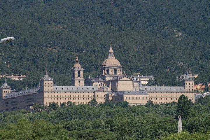 Escorial y Basilica del Valle Medio día desde Madrid