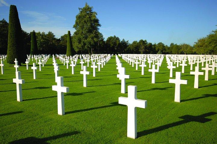 バイユー発ノルマンディーのアメリカとイギリスの DDay ビーチ半日ツアー