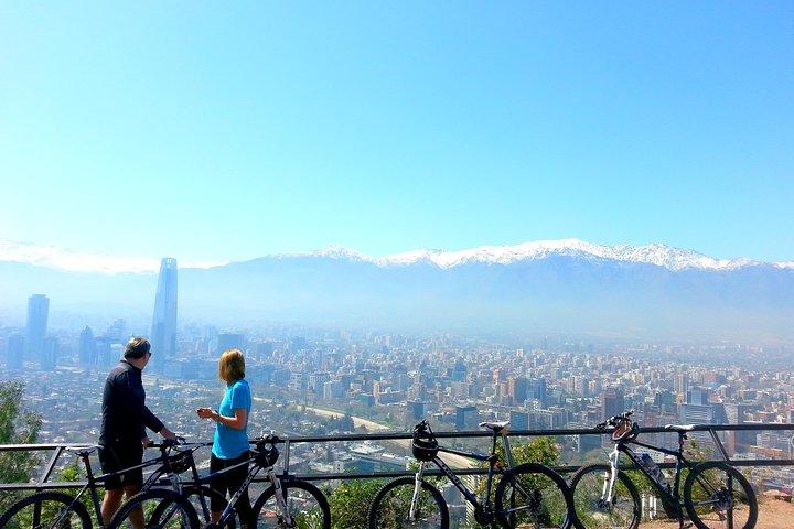 Tour in bici privato di San Cristobal Hill e Metropolitan Park Santiago