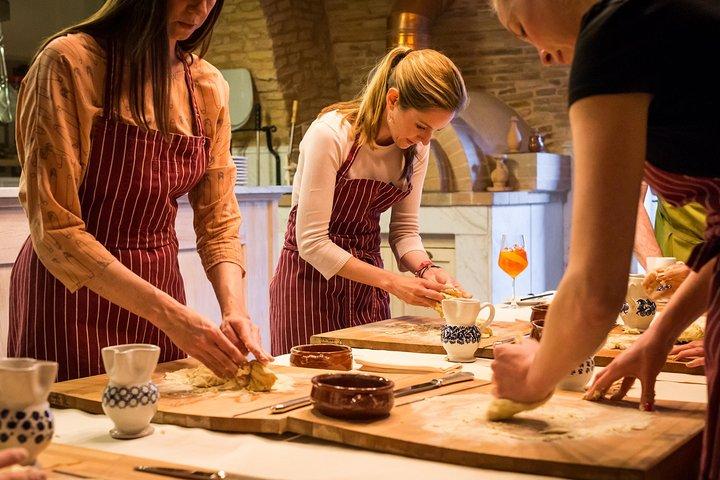 サン・ジミニャーノワイナリーでトスカーナパスタを調理–学び、料理し、味わう