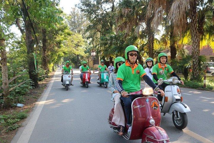Ho Chi Minh Vespa City Tour 4,5 Stunden
