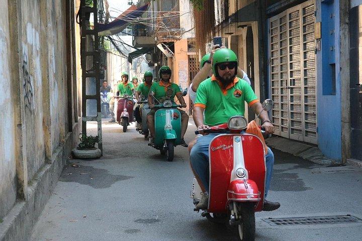 Ho Chi Minh Vespa City Tour 4,5 Stunden