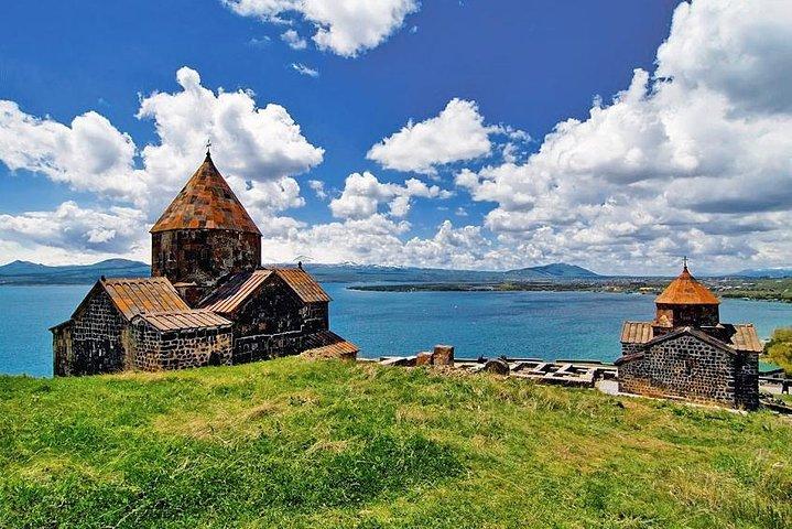 Gruppentour: Garni Tempel, Geghard Kloster und Sevan See