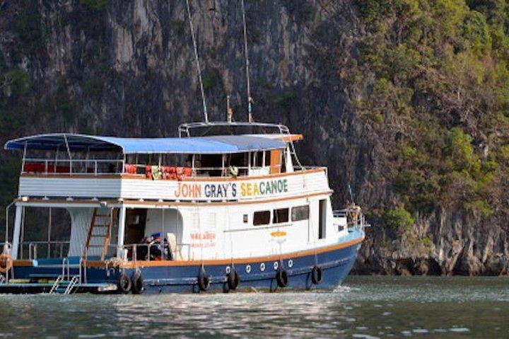 John Gray’s Legendary Cave Canoeing Adventure – Baía de Phang Nga