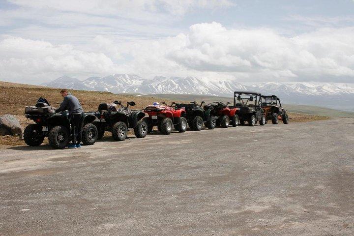 Sneeuwscooter / quad ATV privétour van Bakuriani naar het meer van Tabatskuri