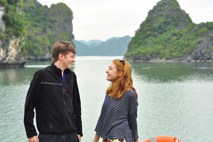 Halong Bay und Lan Ha Bay von Cat Ba Island: Kreuzfahrt und Kayak Tour