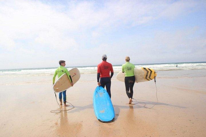 Private Two on One Surf Lesson in Newquay (2 students, 1 instructor)