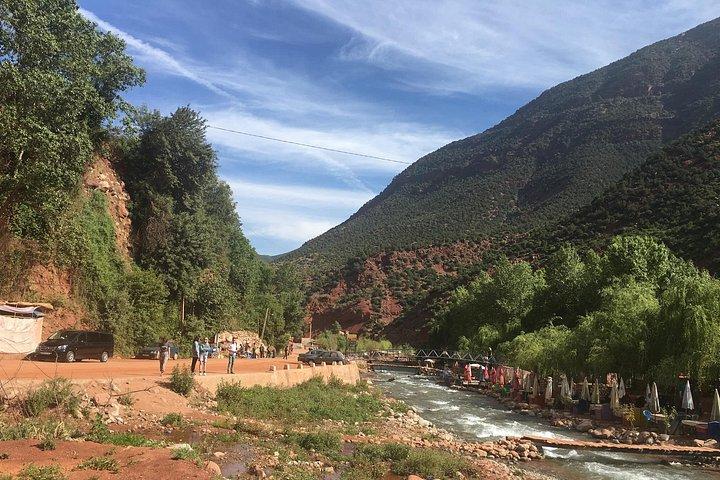 キャメルライドを含むマラケシュからオウリカバレーへのプライベート半日旅行