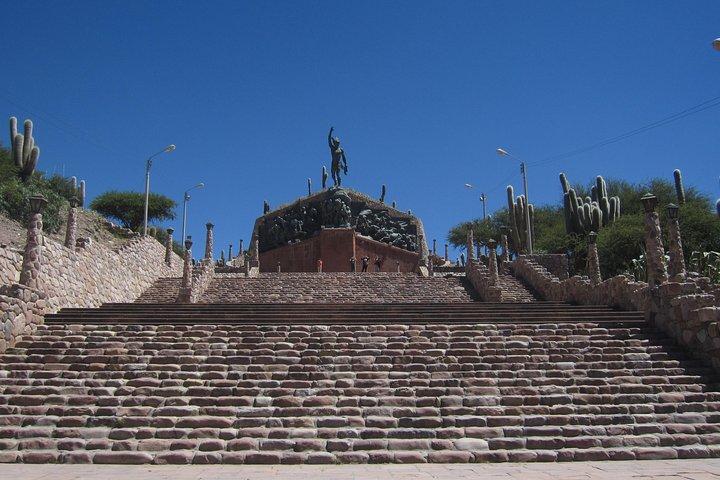 サルタのHumahuaca Gorgeへの1日ツアー