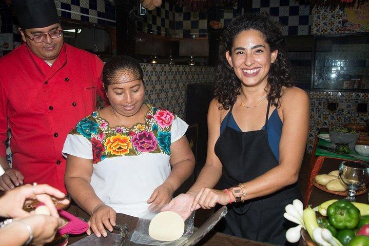 新鮮な地元市場の食材の選択と輸送によるメキシコ料理教室