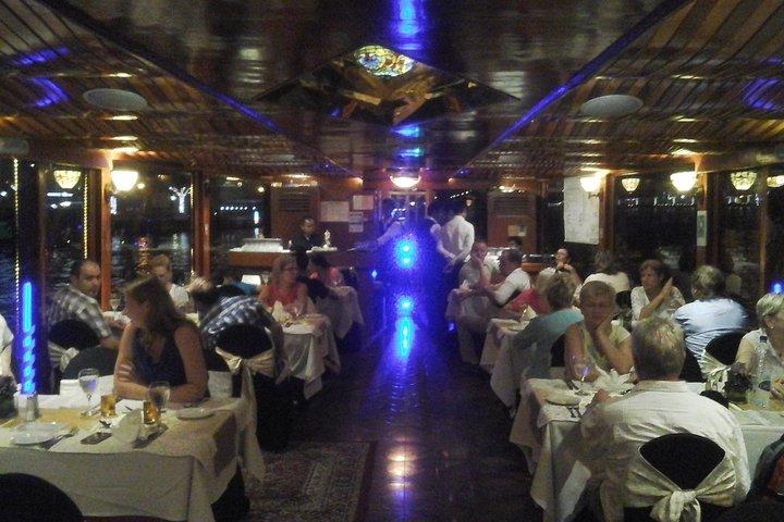 Cena in Dhow Cruise a Dubai Marina